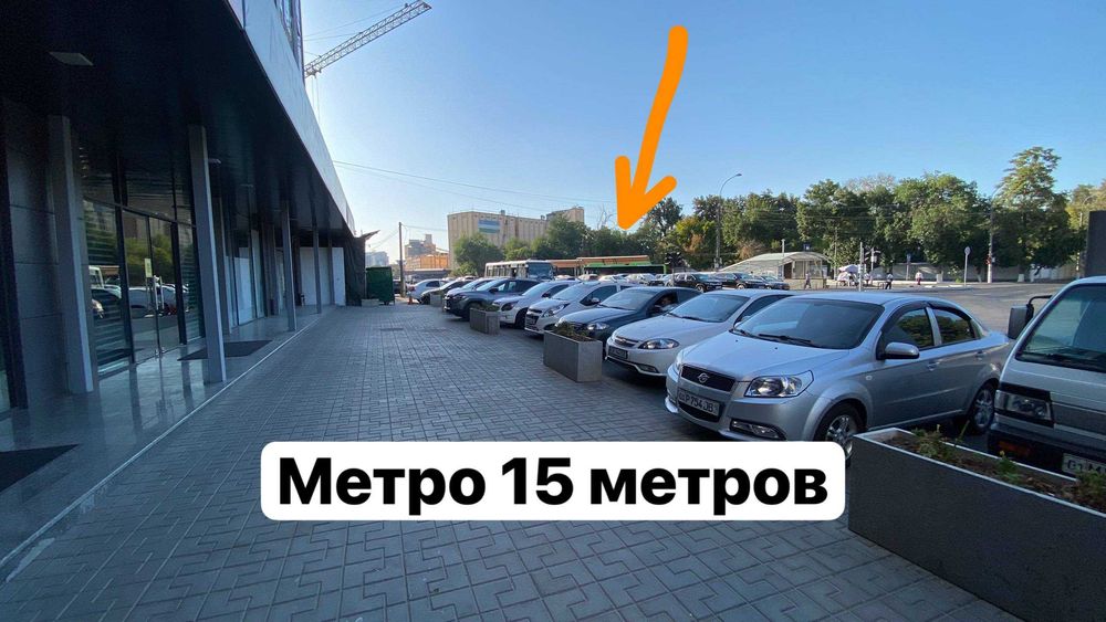 Сдам помещение под Шоу-рум, магазин / кафе, Вдоль дороги рядом с метро