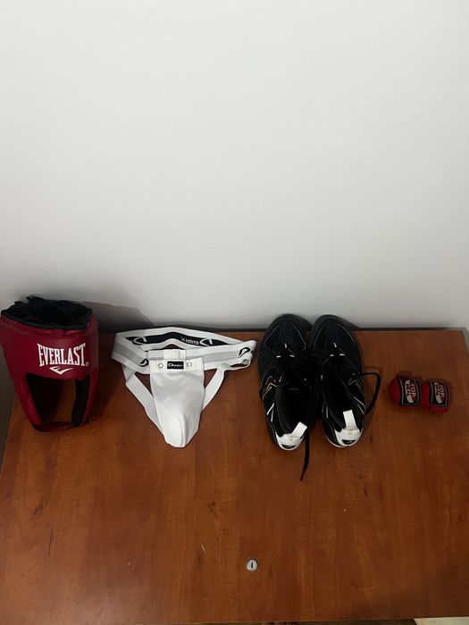 Продаю Комплект боксерская одежда, борцовка , бинты,шлем