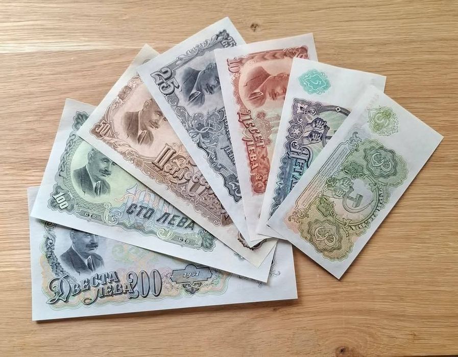 Лот от  Непрегъвани 7 броя   Банкноти (UNC) 1951година  .