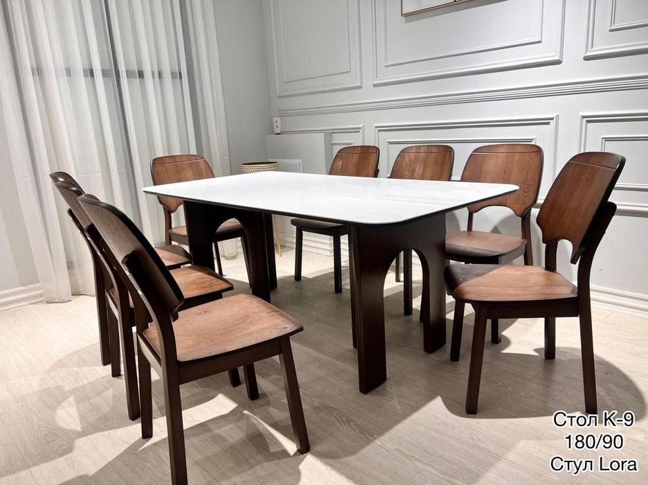 Кухонный стол со стульями продам