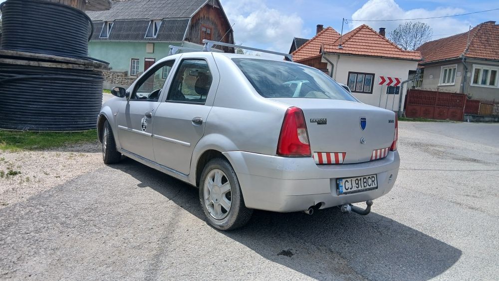 Vând Dacia Logan