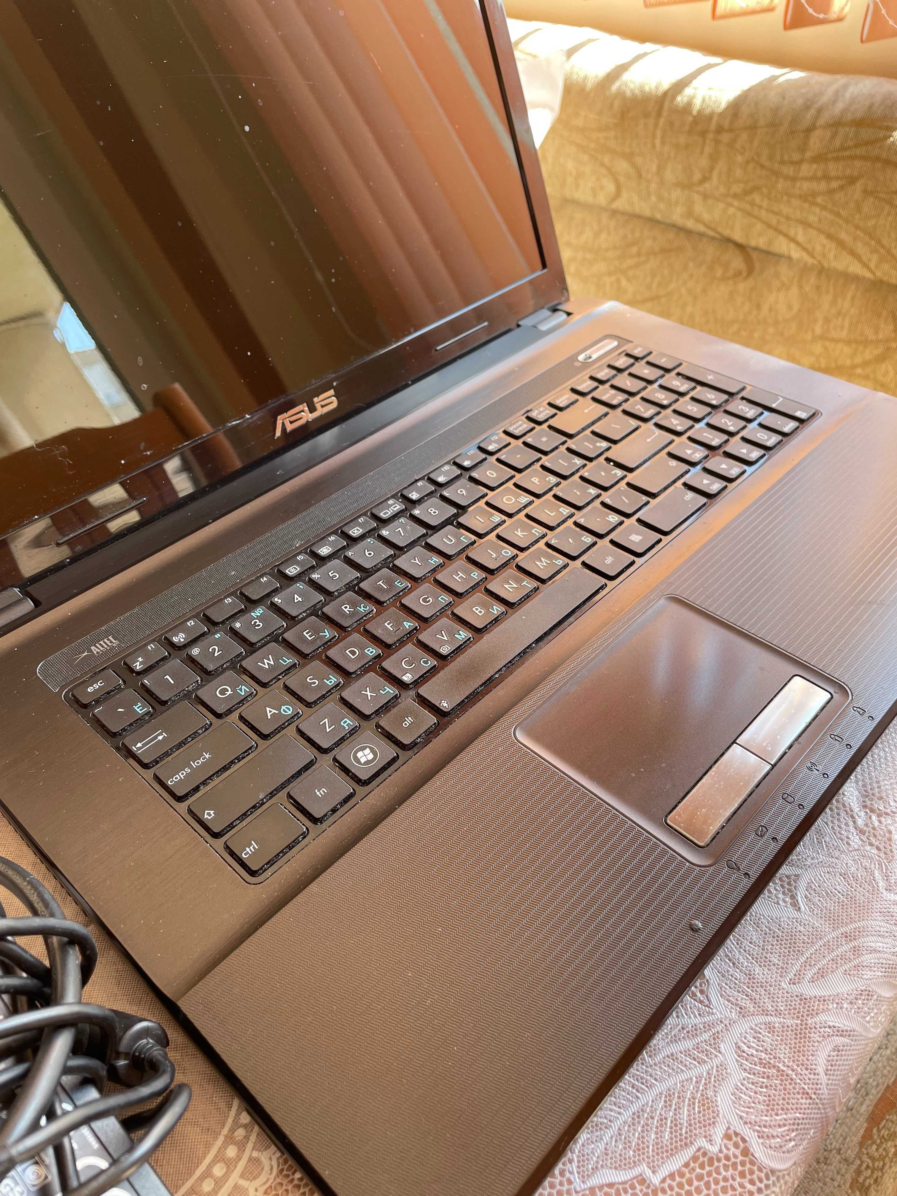 Лаптоп ASUS 17 инча гр. Варна Автогара • OLX.bg