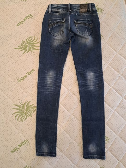 Запазени дамски дънки