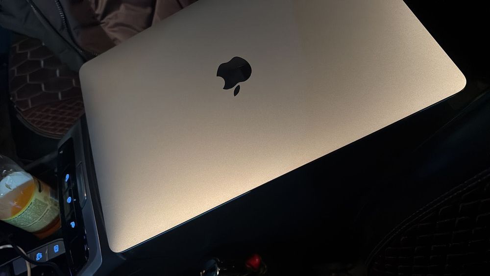 MacBook Air 230000