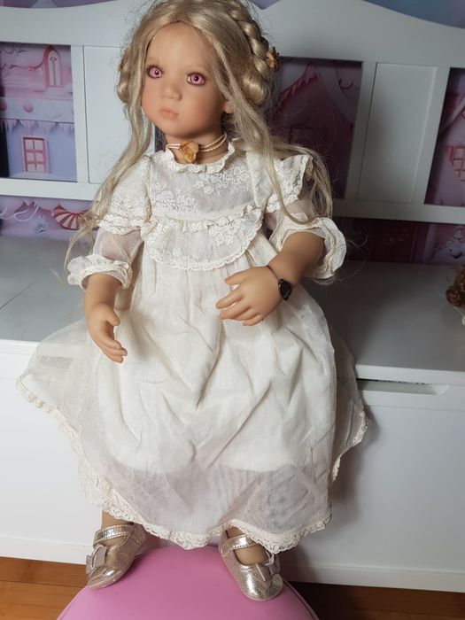 Freeke artist Annette Himstedt.