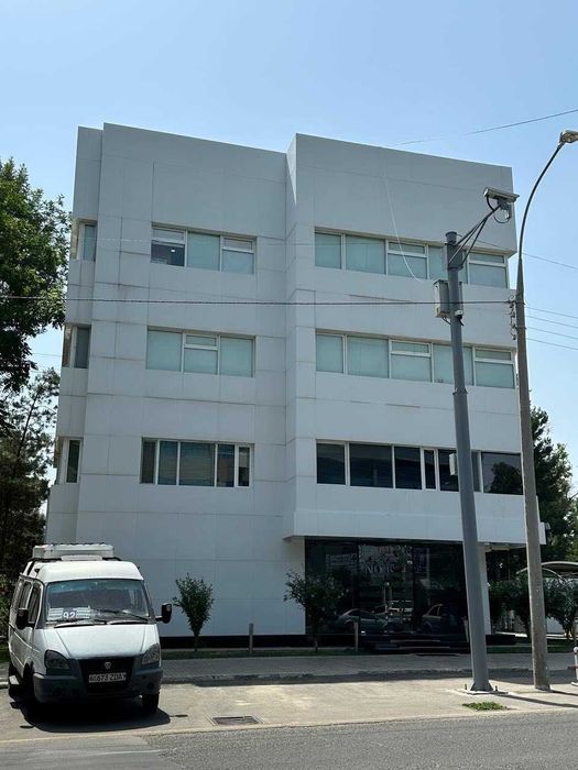 Продается здание вдоль дороги на Чиланзаре