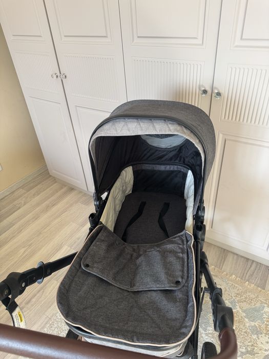 Коляска с люлькой