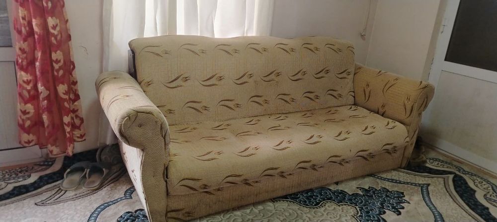 Диван сотилади,холати яхши