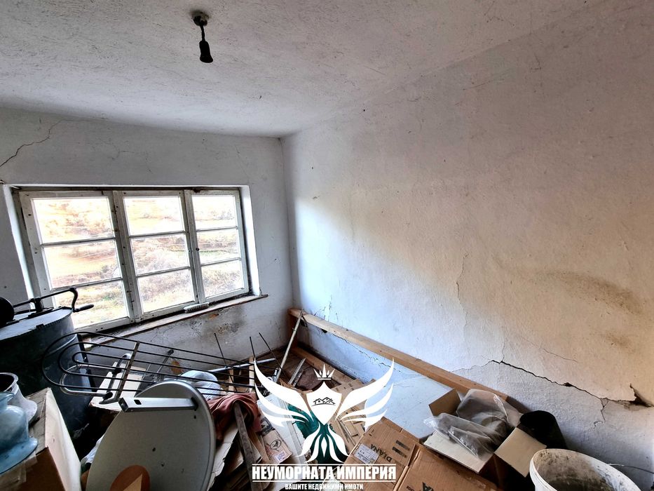 Продавам триетажна вила/къща 193РЗП с 220кв.м. двор в село Дряново община Лъки