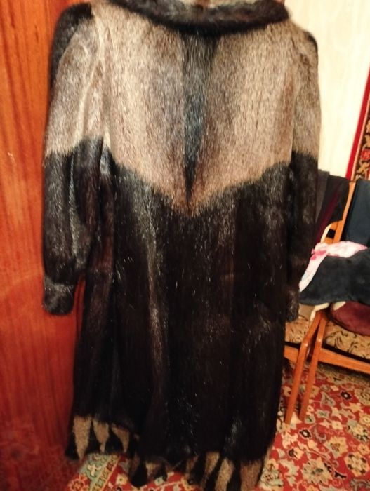Продам шубу из нутрии.