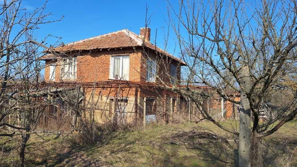 Къща с голям двор 6700 кв.м. за 29999 евро в с. Шарково от СОБСТВЕНИК