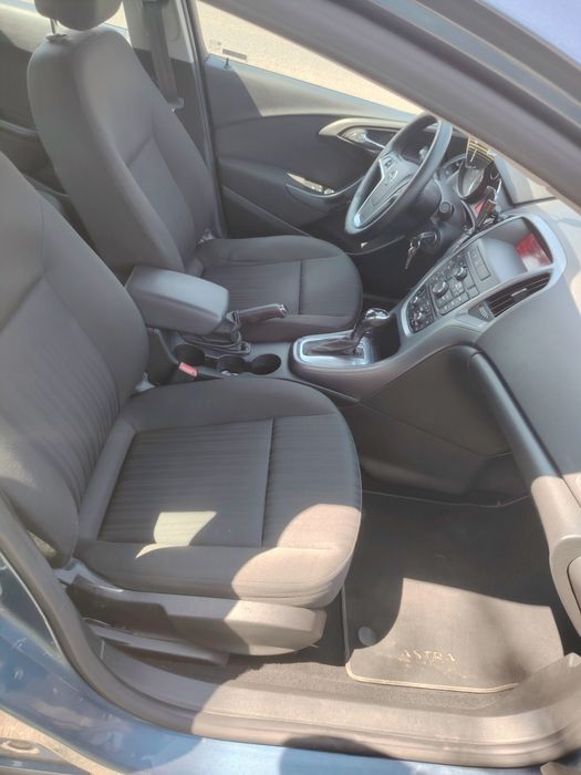 Vând Opel Astra J