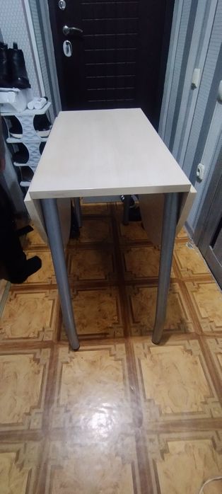 Телевизор с подставкой