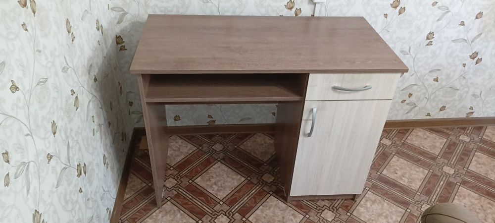 Продам стол письменный