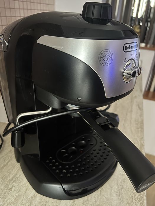 Vand espressor cafea manul impecabil estetic si dumctional.