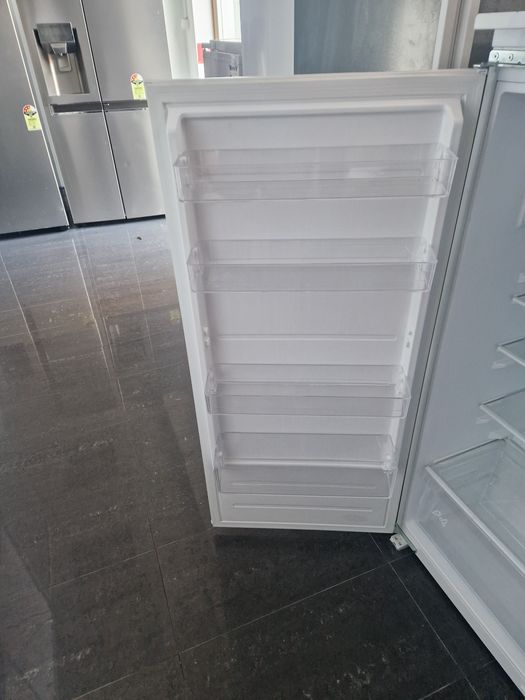 Хладилник за вграждане Gram