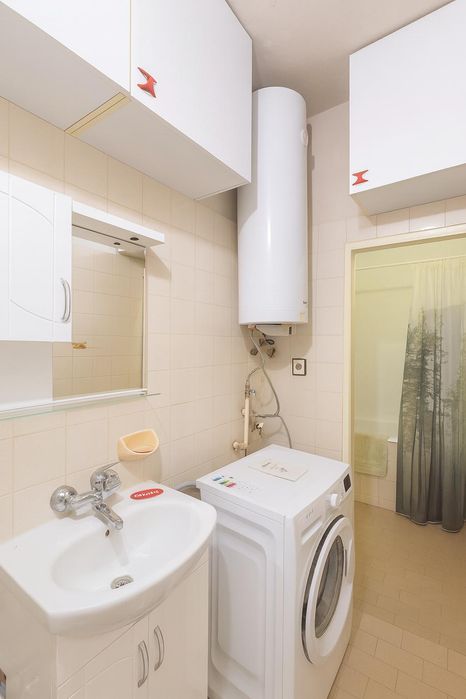 Дава се под наем Тристаен апартамент в Пловдив, Кючук Париж - 92 кв.м за 459 € - Снимка #4