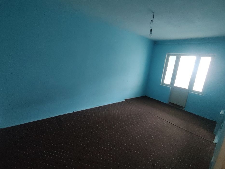 Uy sotiladi 2 xona 2 etaj o'rta podezd