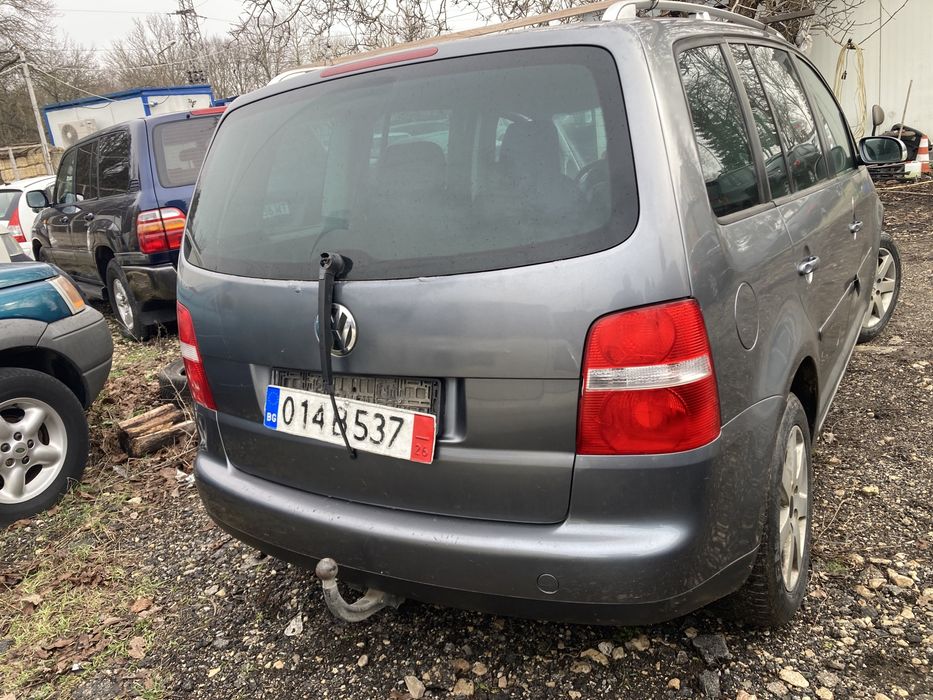 Продава се само на части Vw Touran 2.0 tdi BKD