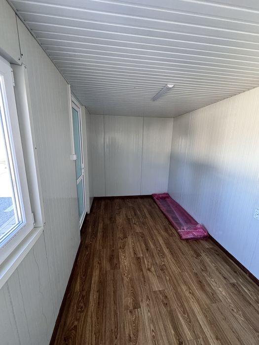 Container tip vestiar