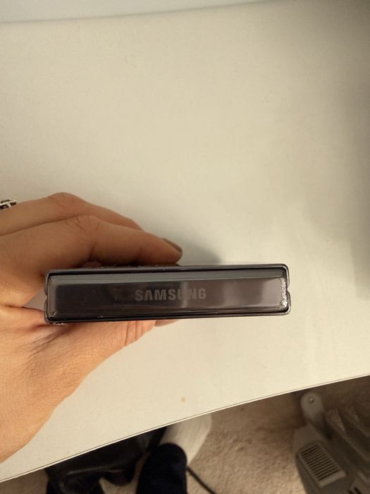 Samsung flip 5 , гаранция до април 2026