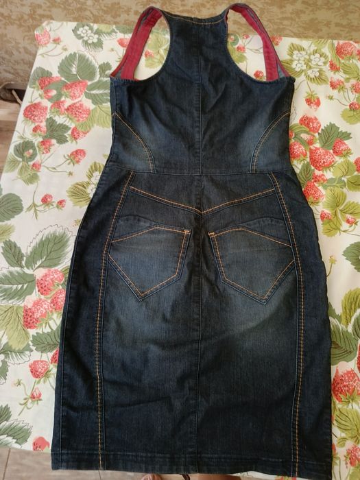 Продавам дънкова рокля