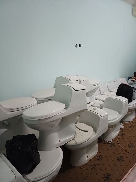 Продаётся Ванна Унитаз Раквня