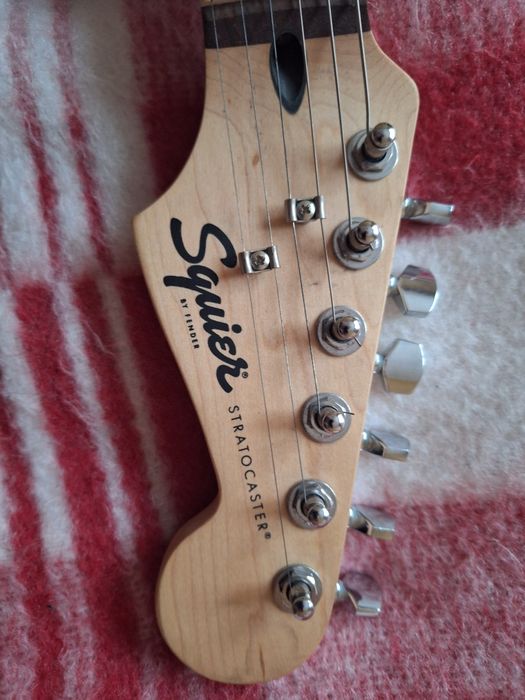 СПЕШНО Squier by Fender Stratocaster HSS