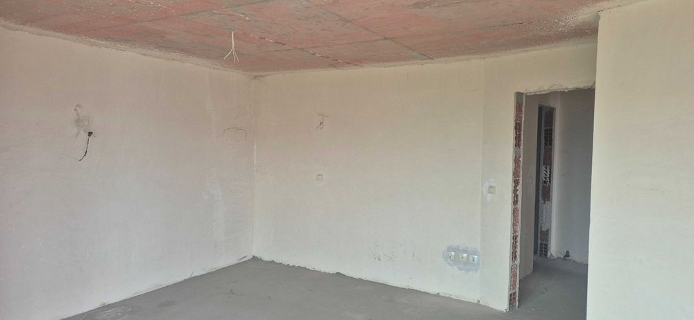 Продава се Тристаен апартамент в Ботевград - 117 кв.м за 13 €/кв.м - Снимка #1