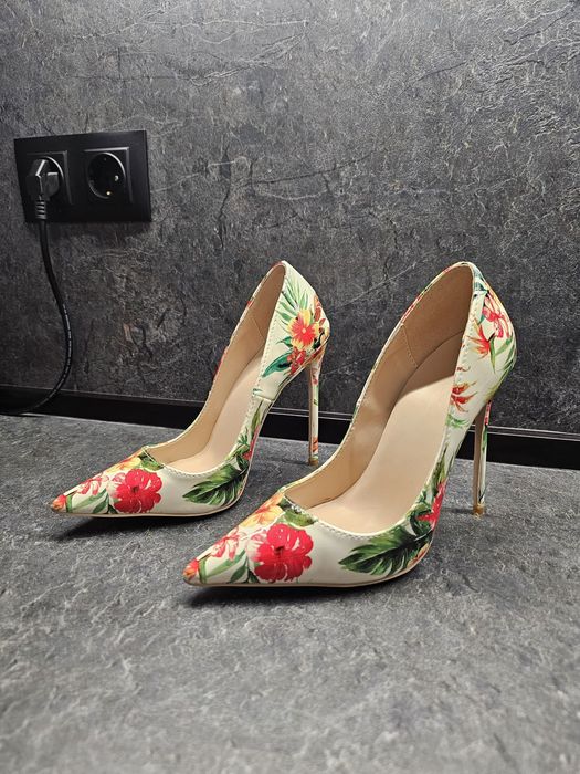 Дамски обувки с висок ток