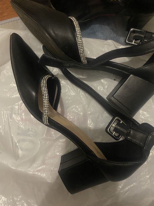 Продам женские туфли