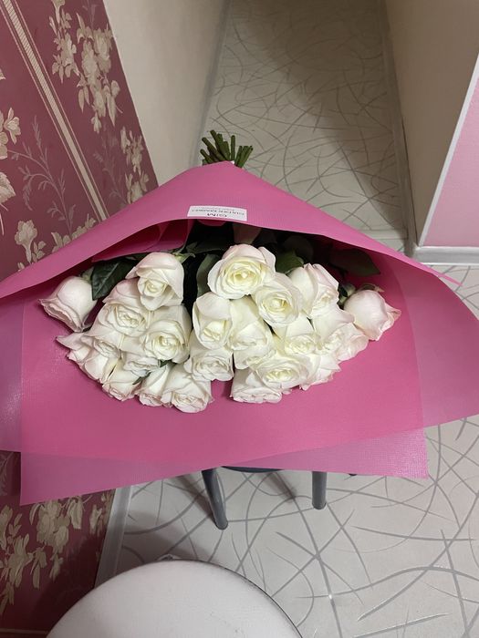 Букет белых роз 26штук