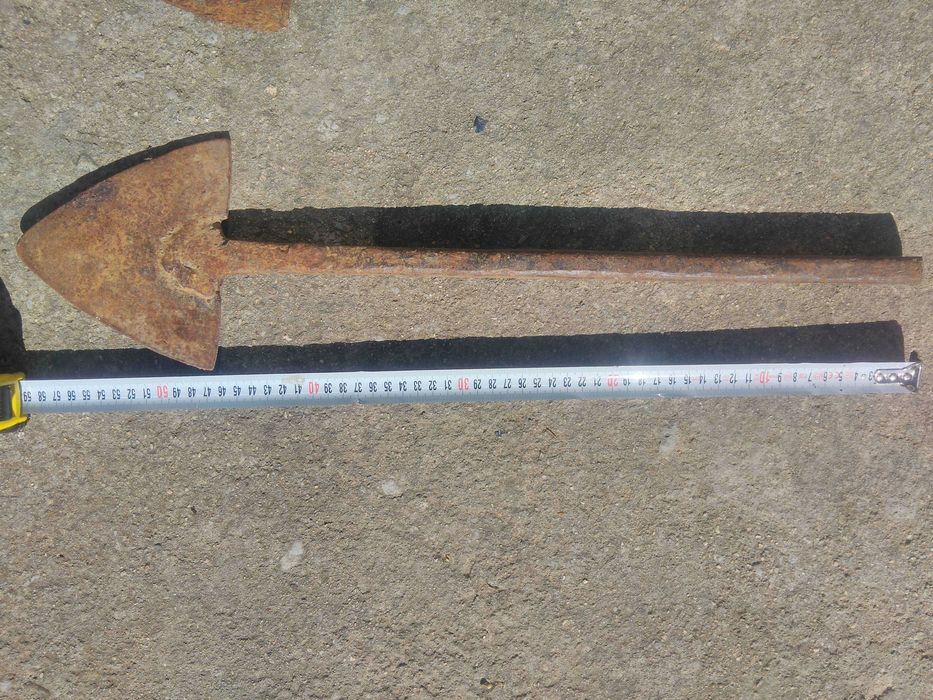 Продавам две антикварни стрелки за урала ковано желязо ръчни