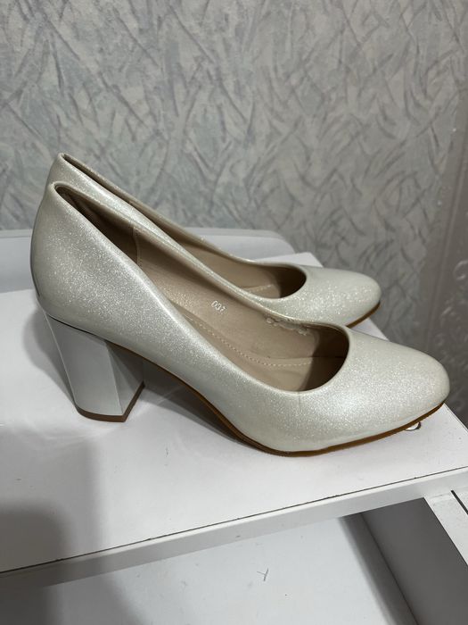 Продам женские туфли