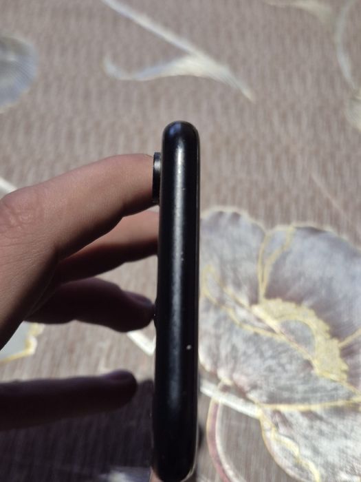 Продавам Iphone XR