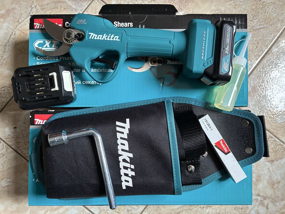 Акумулаторна лозарска ножица Макита Makita UP100DZ