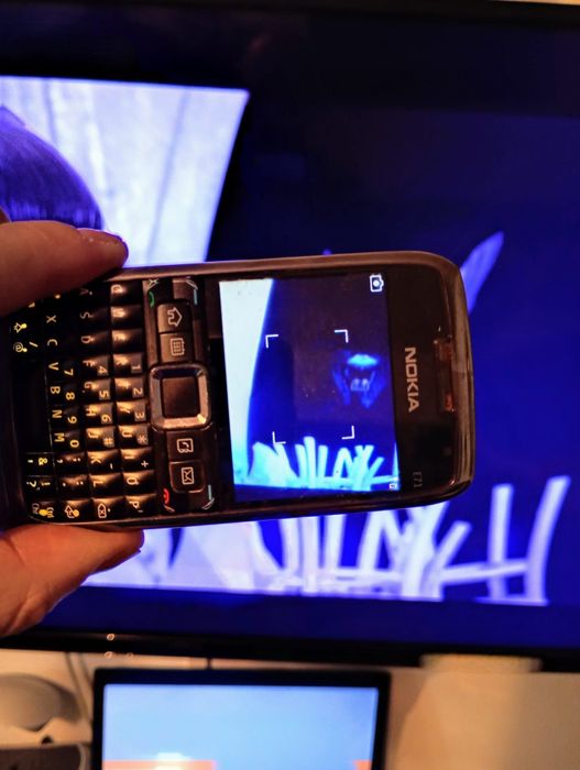 Nokia E71   ( decodat,urme de uzură)