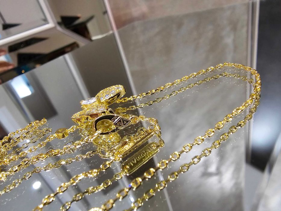 Van Cleef & Arpels VCA Gold Diamond Two Butterfly Дамско Колие