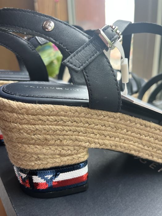 Чисто нови дамски сандали TOMMY HILFIGER
