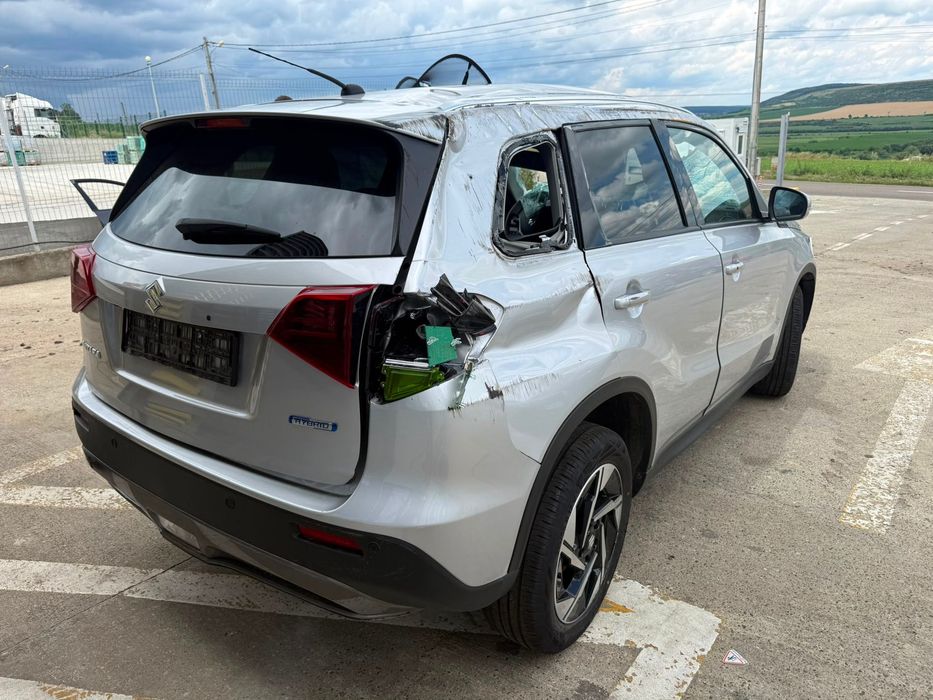 Dezmembrez Suzuky vitara 4 facelift argintie 2025 1.4 hybrid K14D 17.000 km volan stanga