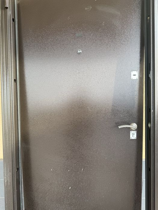 Продам входную дверь