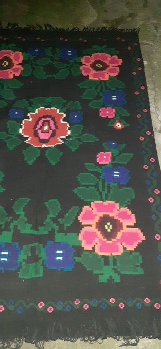 Нови, неупотребявани ръчно тъкани вълнени черги и килими