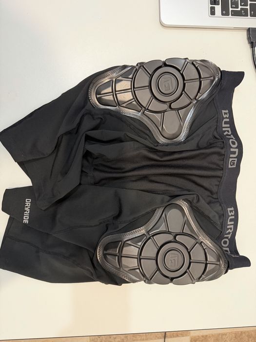 Защитные шорты BURTON