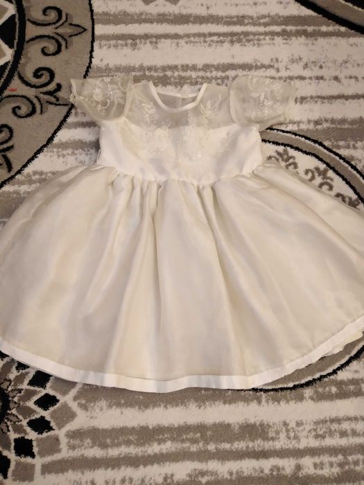 OFERTA Rochii elegante 3-8 ani 35.buc