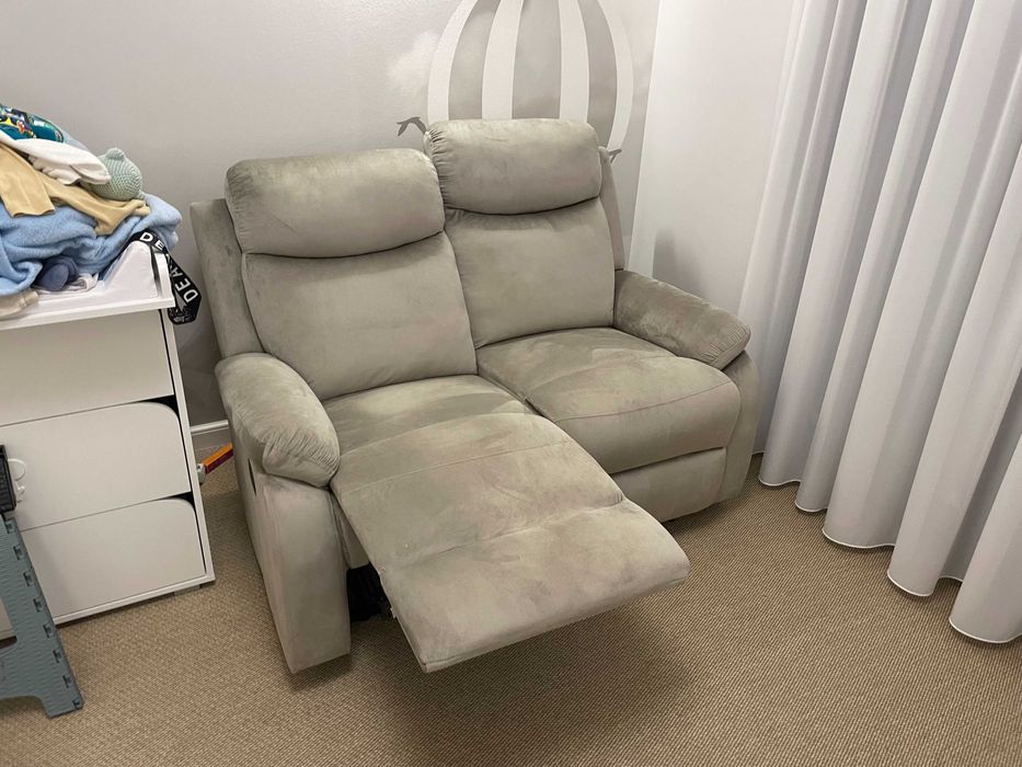 Canapea cu recliner