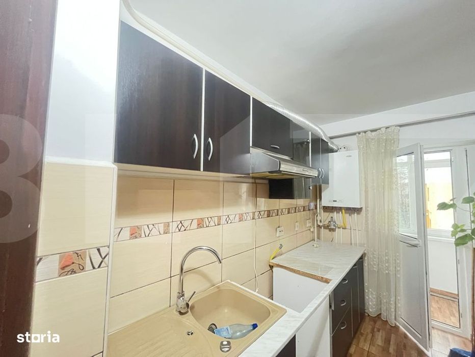 Vanzare apartament de 3 camere, etaj 3, decomandat zona Primaverii