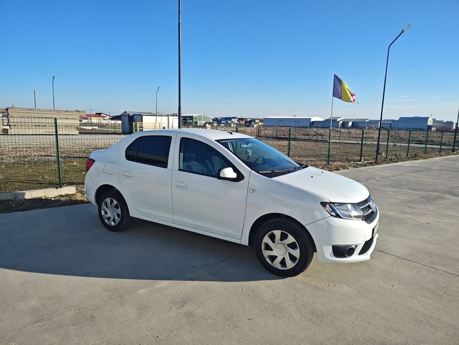 Vând Dacia Logan
