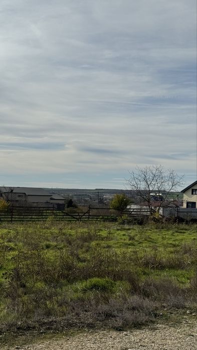 Teren intravilan cu puz  Valu lui Traian pe partea dreapta