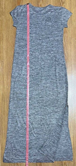 Женское длинное платье с разрезами по бокам