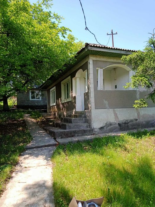 Casa de vinzare,2 camer,anexe ,teren